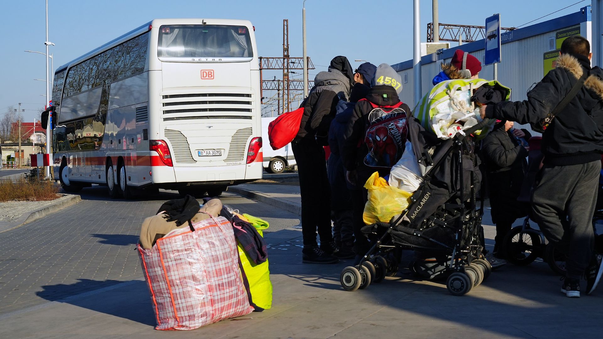 Ein Bus in Rzepin mit ukrainischen Geflüchteten bereitgestellt von DB Regio Bus.