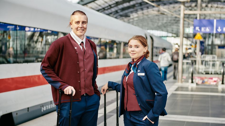 Auszubildende am Bahnsteig