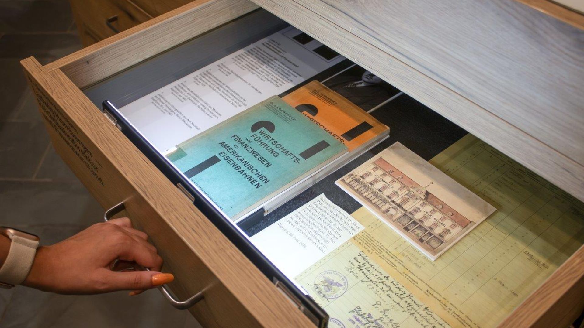 Schubfach mit historischem Matieral