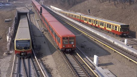 S-Bahn-Züge BR 480 (rechts), BR 481 (links) und BR 485 (mitte) im Vorfeld S-Bahnhof Berlin Gesundbrunnen (Montage)