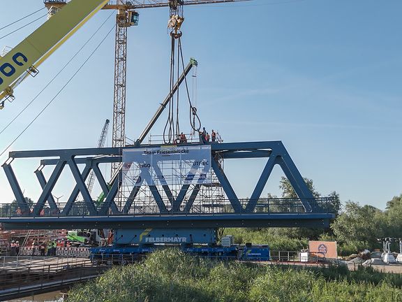 Erstes Brückenteil der Zweifeldbrücke