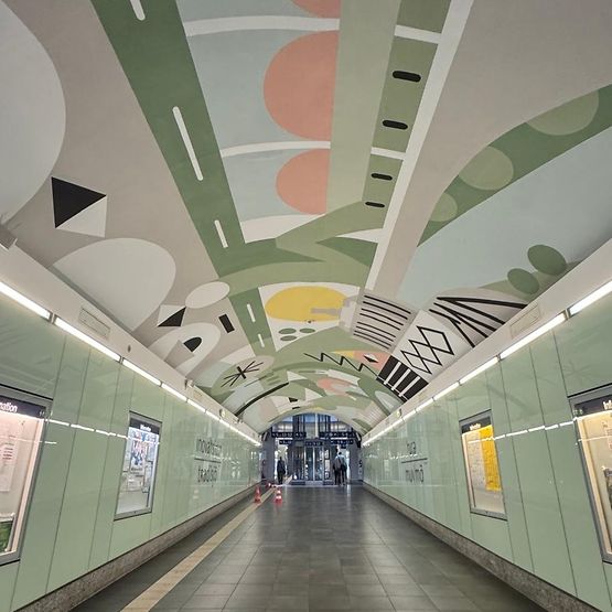 Neue Deckengestaltung in der Personenunterführung am Saarbrücker Hauptbahnhof
