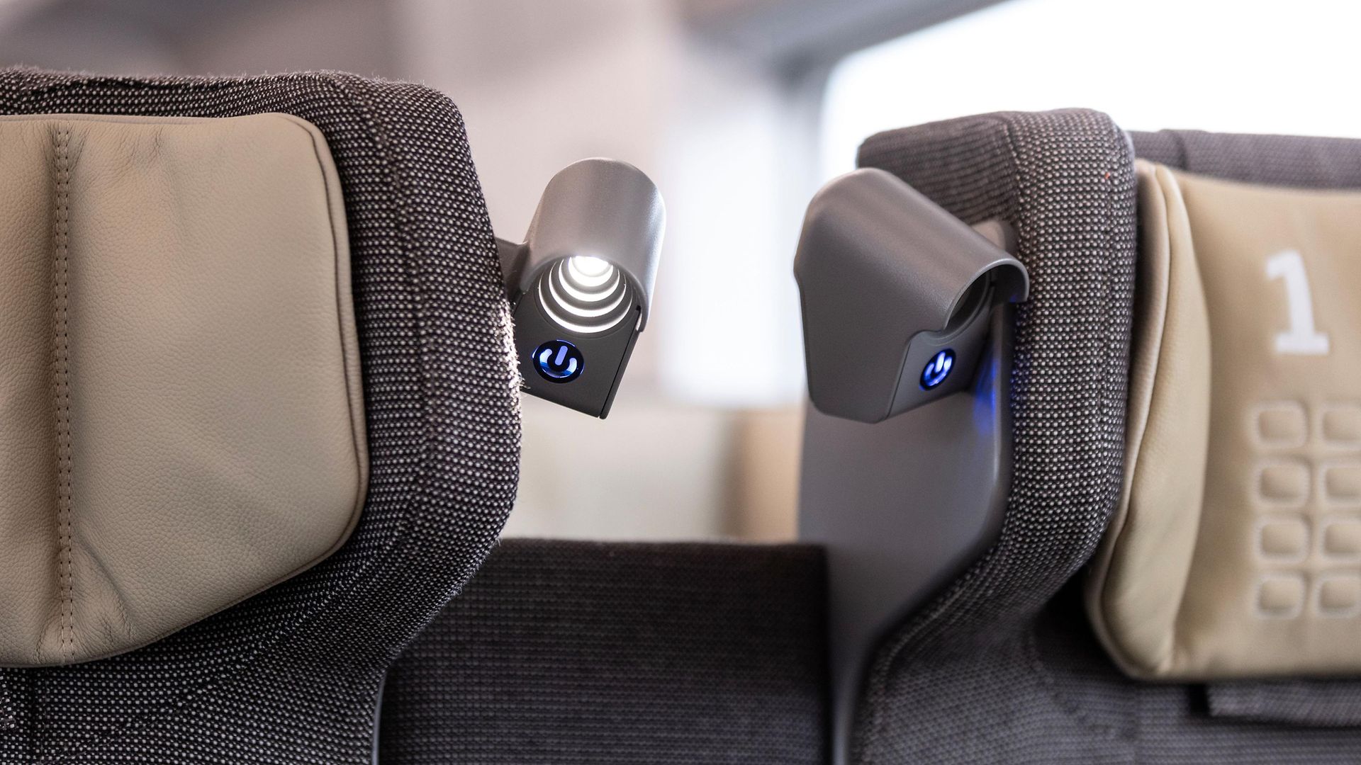 Leselampen in der 1. Klasse im neuen ICE L