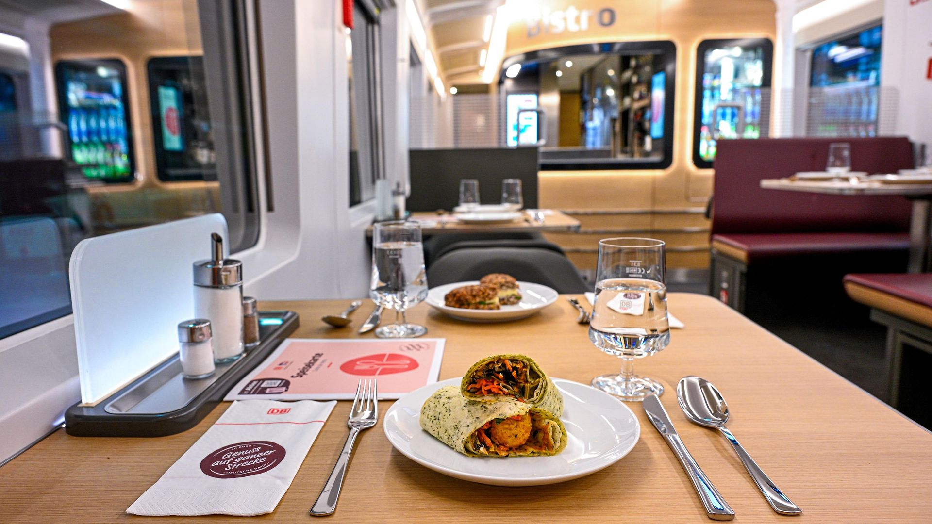 Bordrestaurant im ICE L