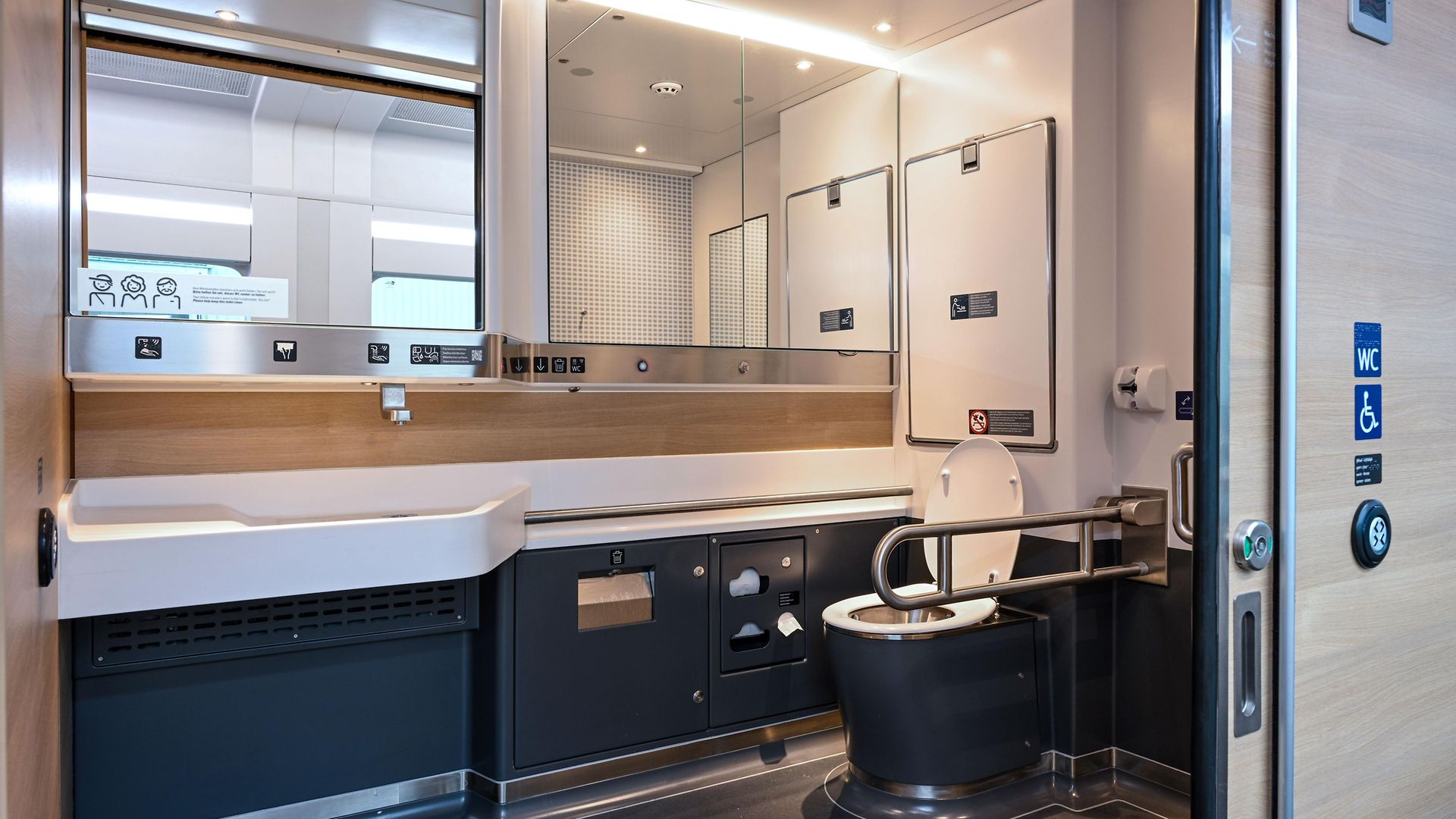Universaltoilette im ICE L