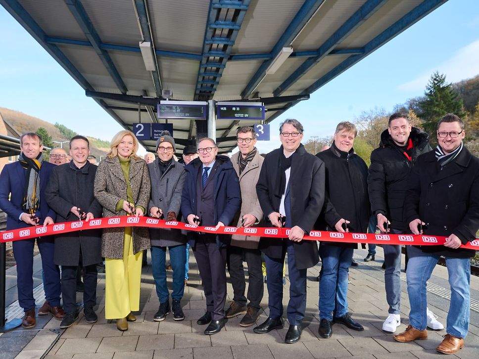 Stakeholder bei der Inbetriebnahme des Bahnhofs Kirn
