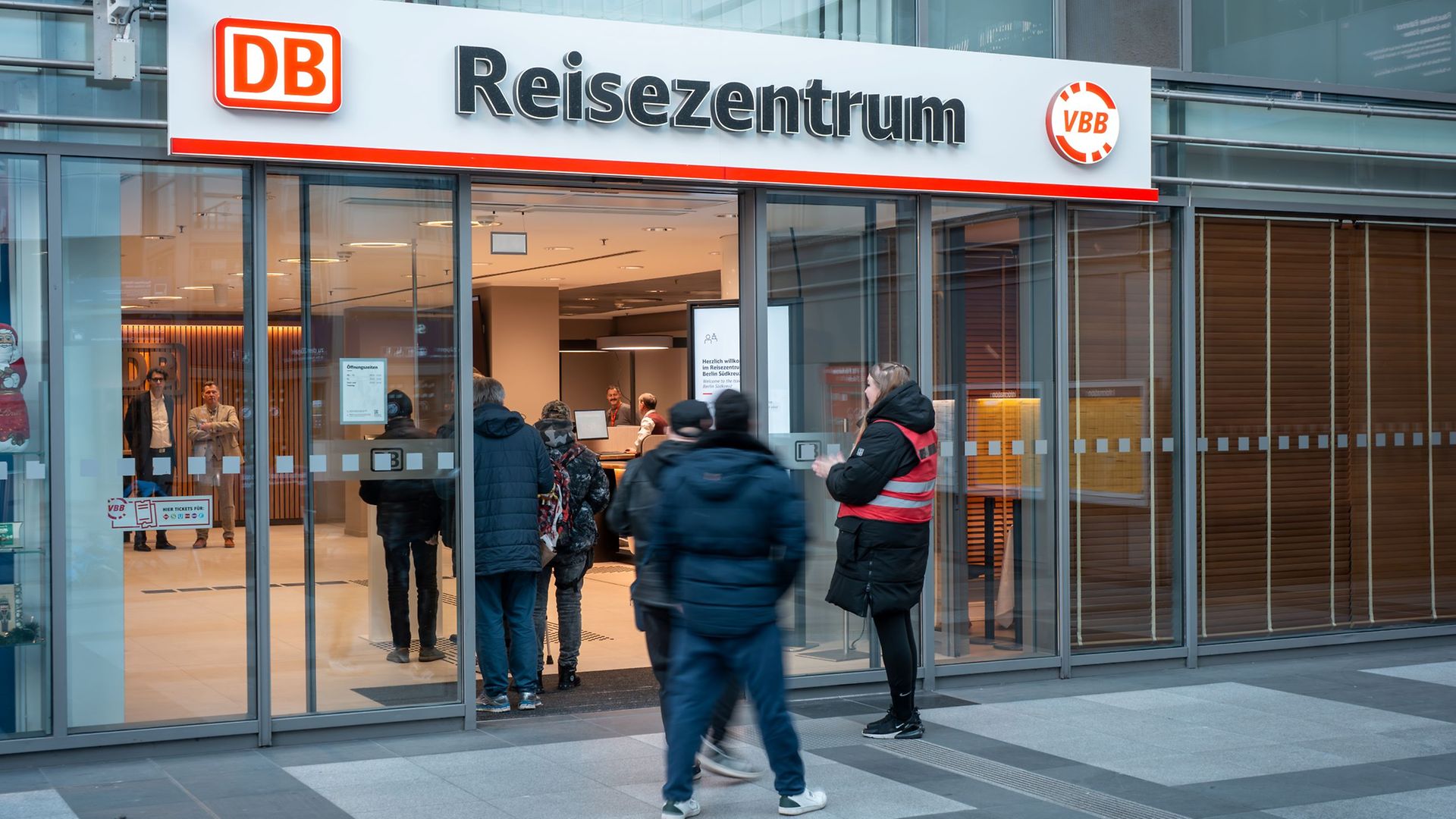 Außenansicht vom DB Reisezentrum