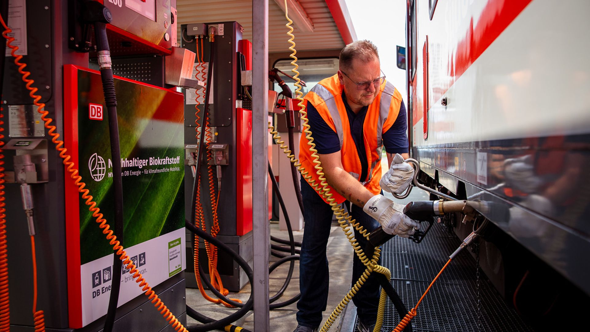 Die Züge der Südostbayernbahn werden mit HVO betankt
