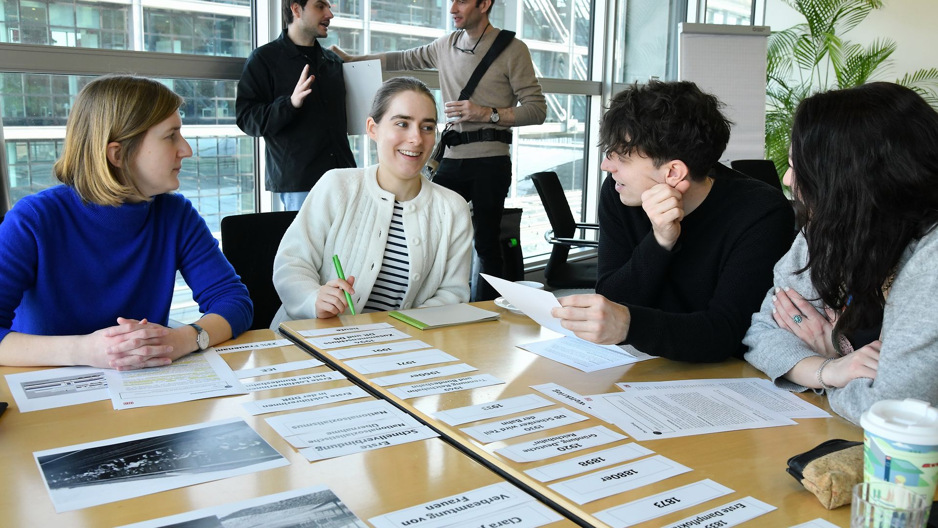 Bei der Teamarbeit lernen die Trainees sich besser kennen.